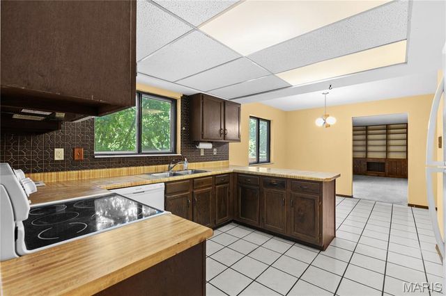 12787 Parkway Estates Drive, St Louis, MO 63146