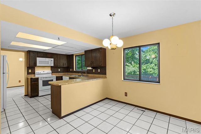 12787 Parkway Estates Drive, St Louis, MO 63146