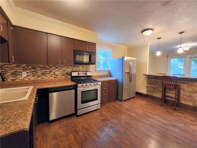8 Riverside Ct, Blawnox, PA 15238