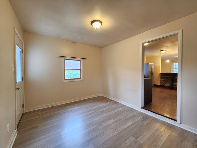 8 Riverside Ct, Blawnox, PA 15238