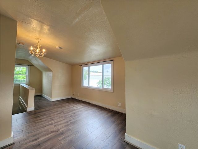 8 Riverside Ct, Blawnox, PA 15238