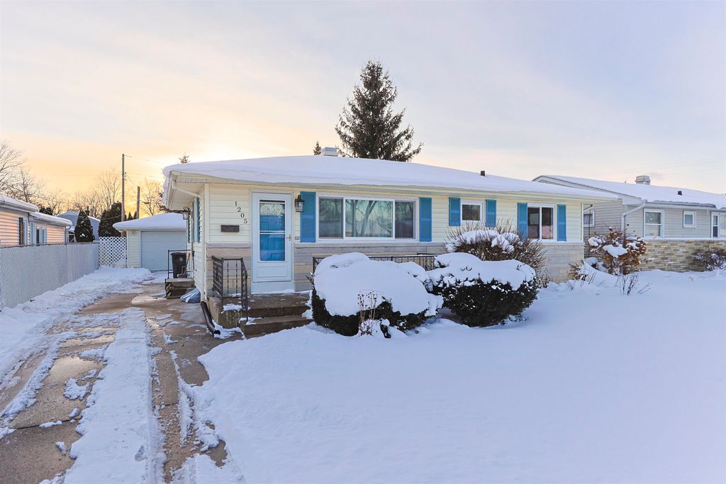 1205 Pyle Avenue, South Bend, IN 46615