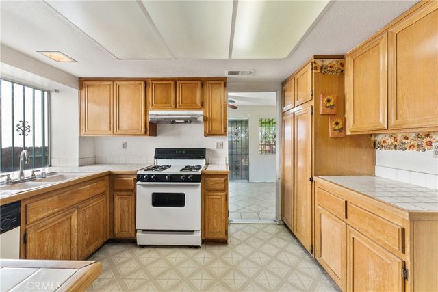 1543 Keepsake Lane, Perris, CA 92571