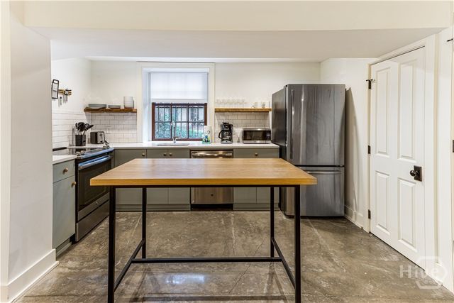 1 E Gordon Street 1, Savannah, GA 31401