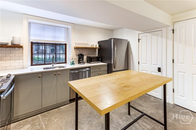 1 E Gordon Street 1, Savannah, GA 31401