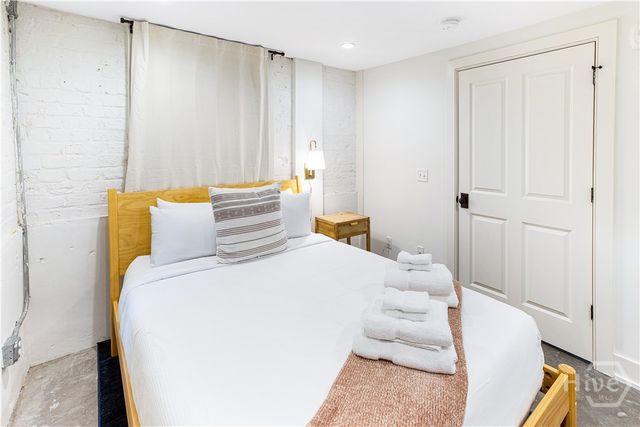 1 E Gordon Street 1, Savannah, GA 31401