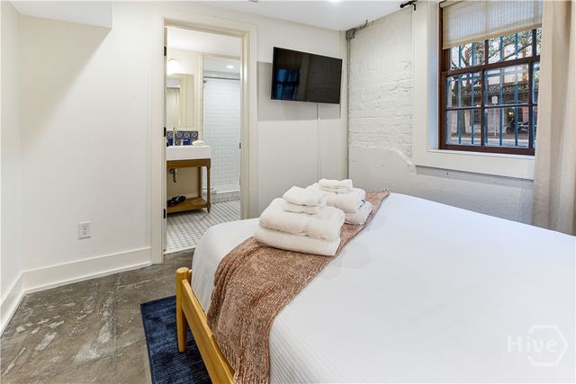 1 E Gordon Street 1, Savannah, GA 31401