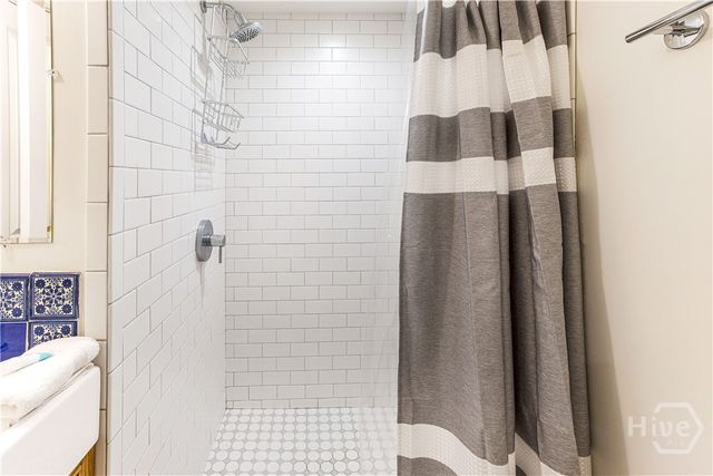 1 E Gordon Street 1, Savannah, GA 31401