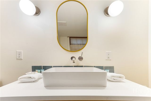 1 E Gordon Street 1, Savannah, GA 31401