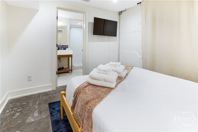 1 E Gordon Street 1, Savannah, GA 31401