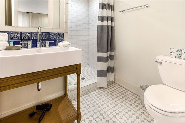 1 E Gordon Street 1, Savannah, GA 31401