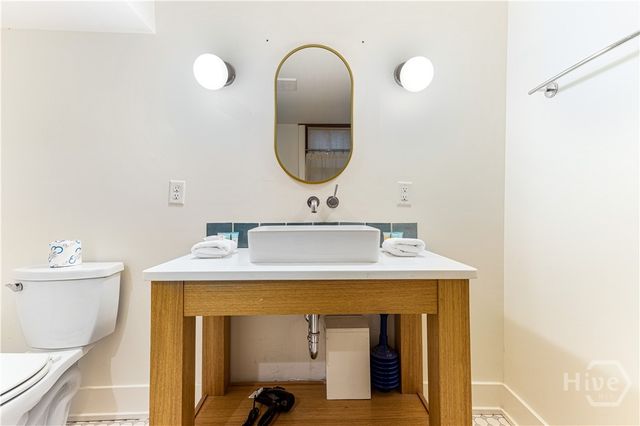 1 E Gordon Street 1, Savannah, GA 31401