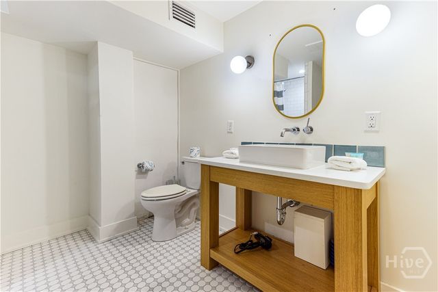 1 E Gordon Street 1, Savannah, GA 31401