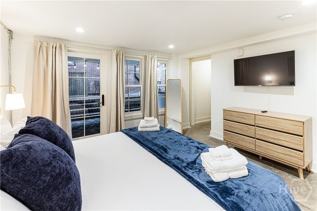 1 E Gordon Street 1, Savannah, GA 31401