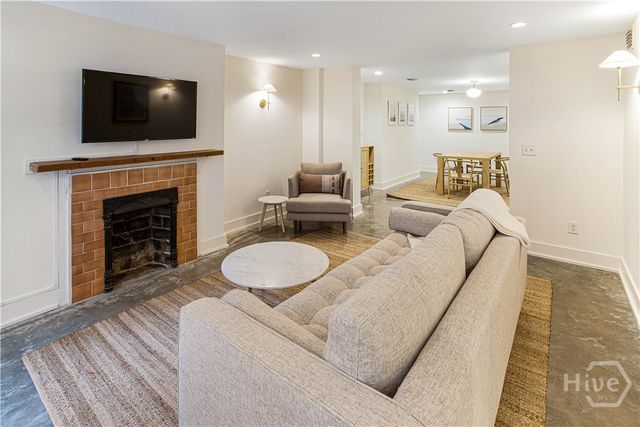 1 E Gordon Street 1, Savannah, GA 31401