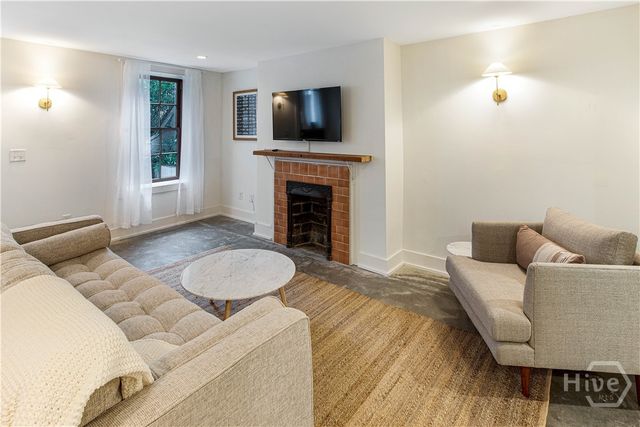 1 E Gordon Street 1, Savannah, GA 31401