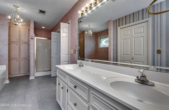 205 N Shadow Lake Drive, Clinton, MS 39056