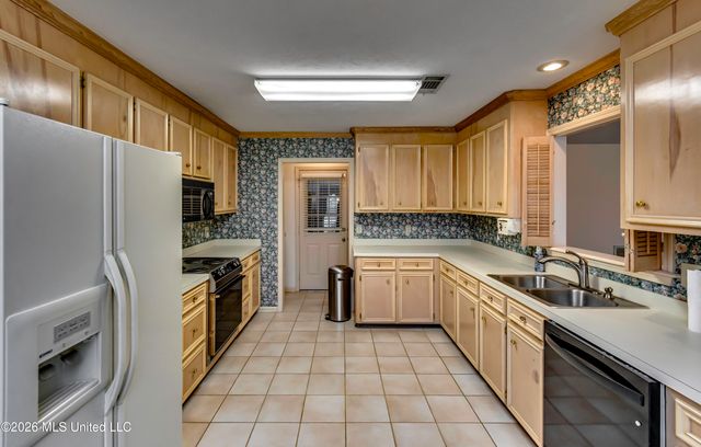 205 N Shadow Lake Drive, Clinton, MS 39056