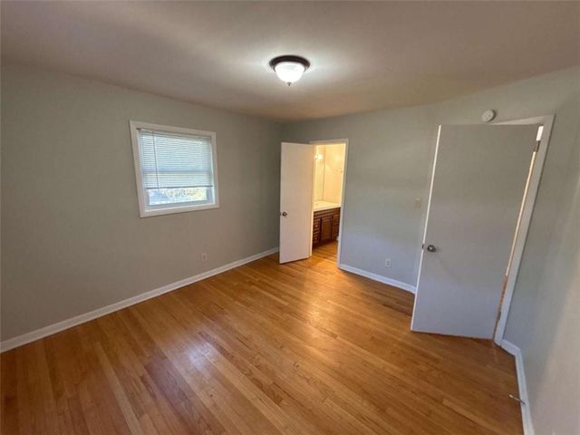 3673 Glen Falls Dr, Decatur, GA 30032