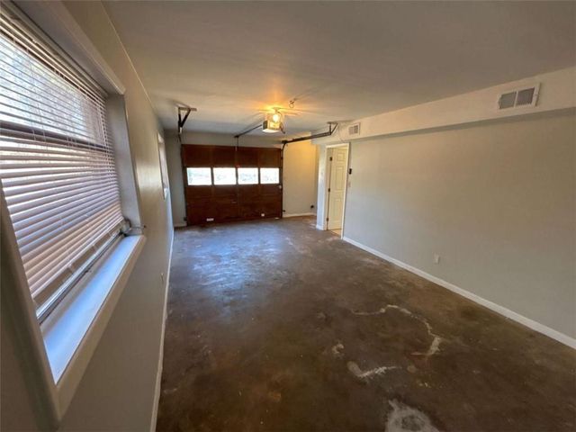 3673 Glen Falls Dr, Decatur, GA 30032