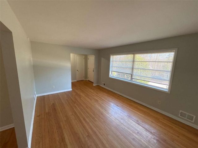 3673 Glen Falls Dr, Decatur, GA 30032