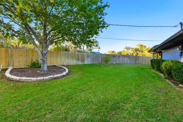 4124 Twilight Drive S, Benbrook, TX 76116
