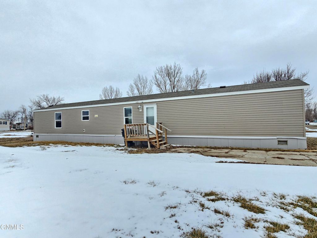 1016 Linda Lane, Williston, ND 58801