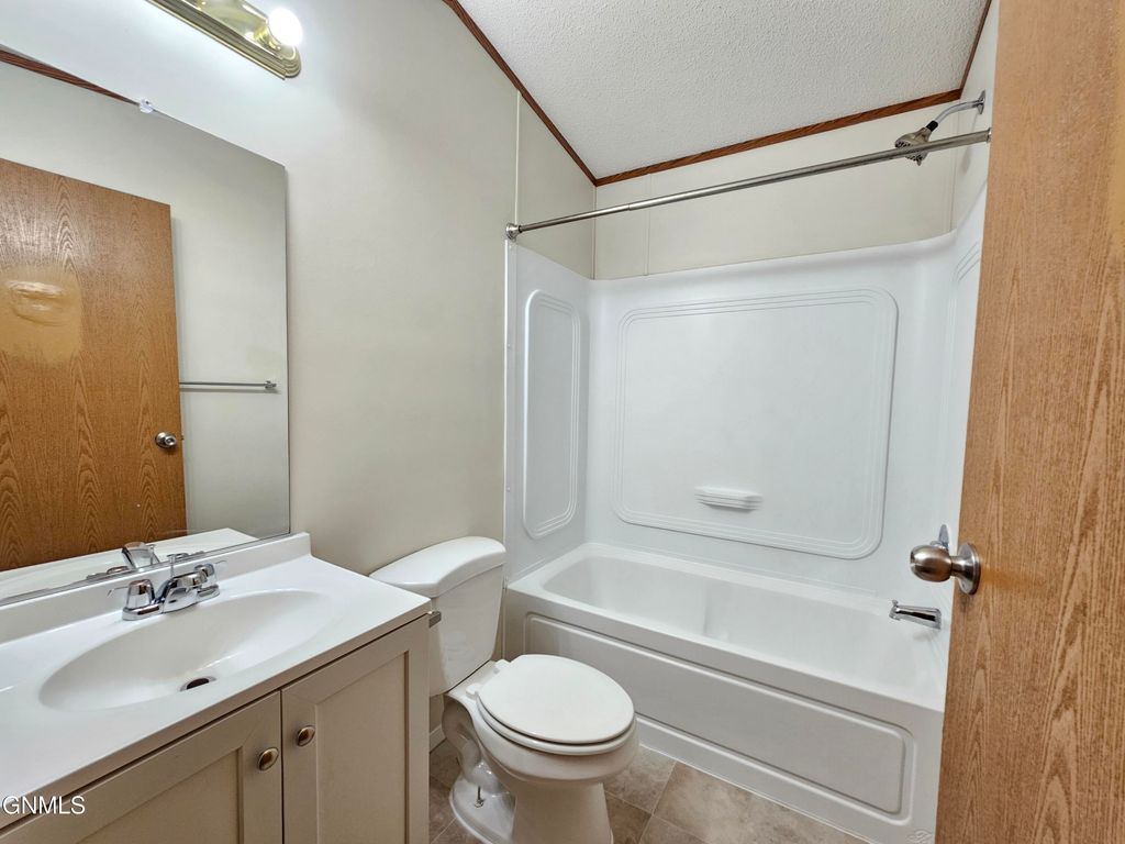 1016 Linda Lane, Williston, ND 58801 photo 13