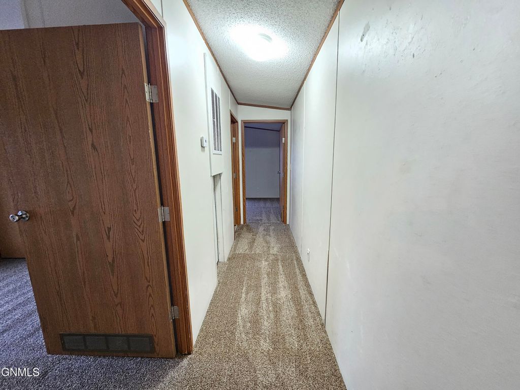 1016 Linda Lane, Williston, ND 58801 photo 14