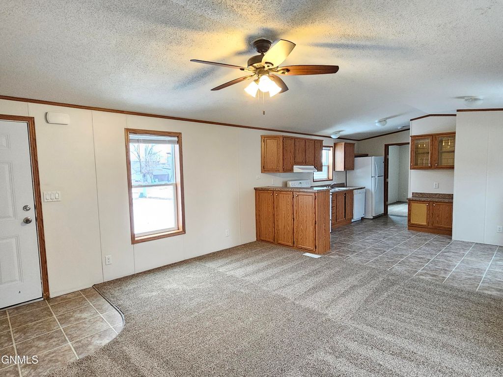 1016 Linda Lane, Williston, ND 58801 photo 4