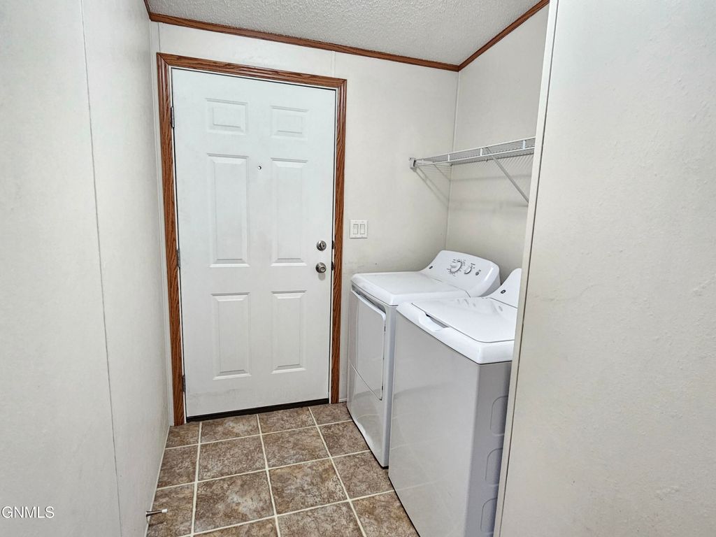 1016 Linda Lane, Williston, ND 58801 photo 5