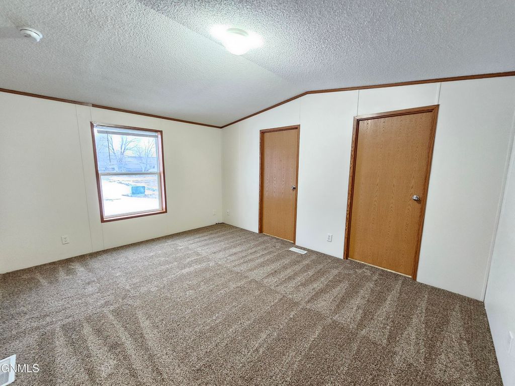 1016 Linda Lane, Williston, ND 58801 photo 6