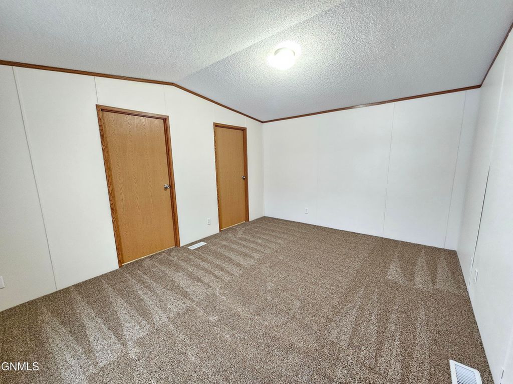 1016 Linda Lane, Williston, ND 58801 photo 7