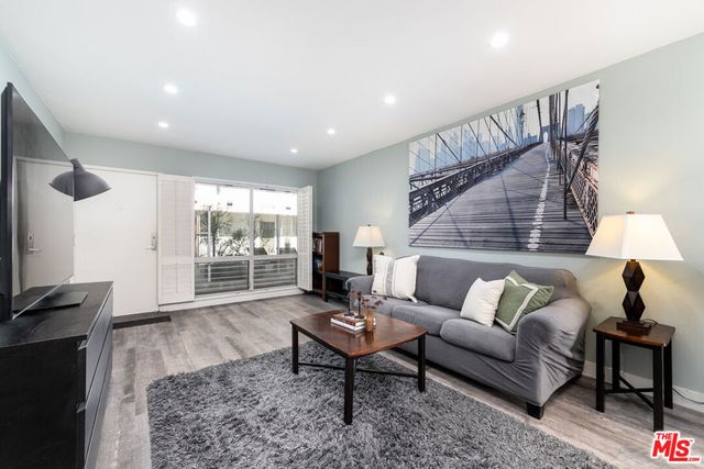 1145 Larrabee Street 6, West Hollywood, CA 90069