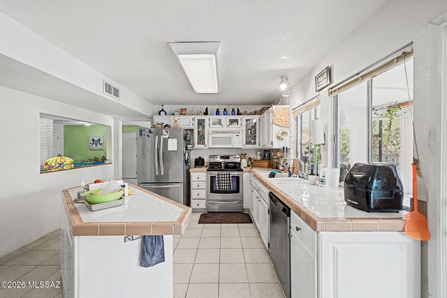 3897 E Diablo Canyon Place, Tucson, AZ 85718