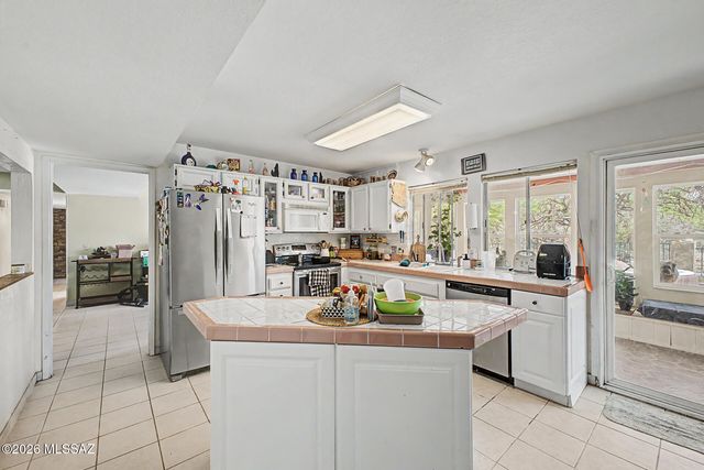3897 E Diablo Canyon Place, Tucson, AZ 85718