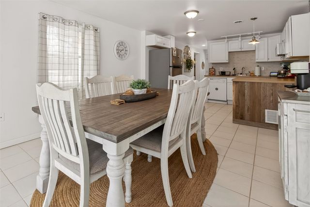 64 Clifton Street, Manchester, NY 14504