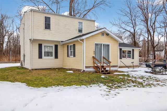 64 Clifton Street, Manchester, NY 14504