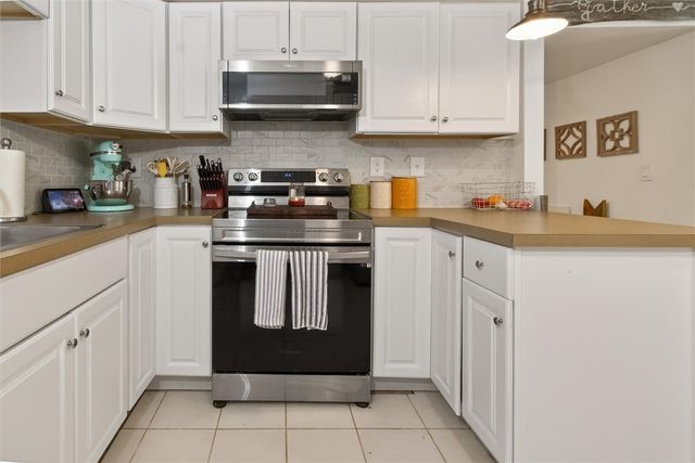 64 Clifton Street, Manchester, NY 14504