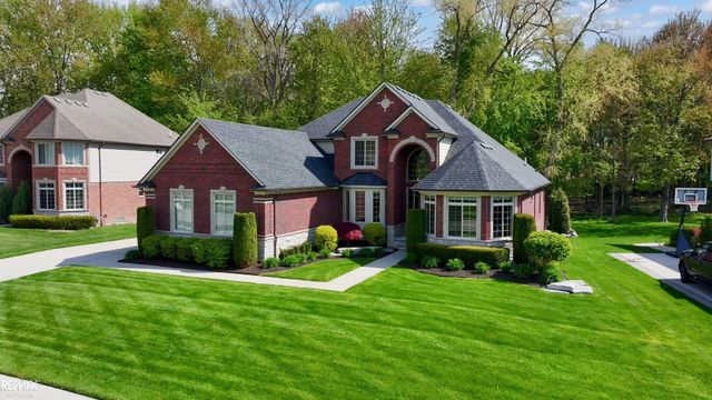 34389 Dante Drive, Chesterfield Twp, MI 48047