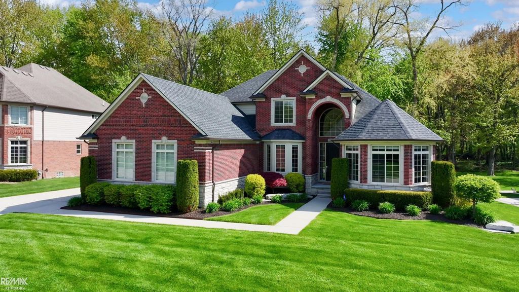 34389 Dante Drive, Chesterfield Twp, MI 48047