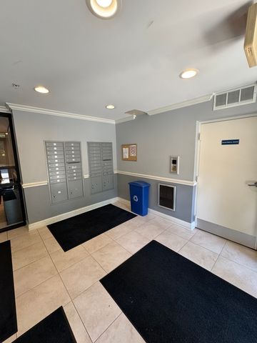 1670 Mill Street 303, Des Plaines, IL 60016