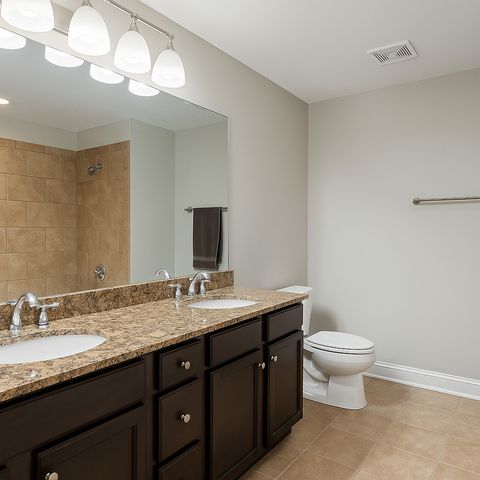 1670 Mill Street 303, Des Plaines, IL 60016