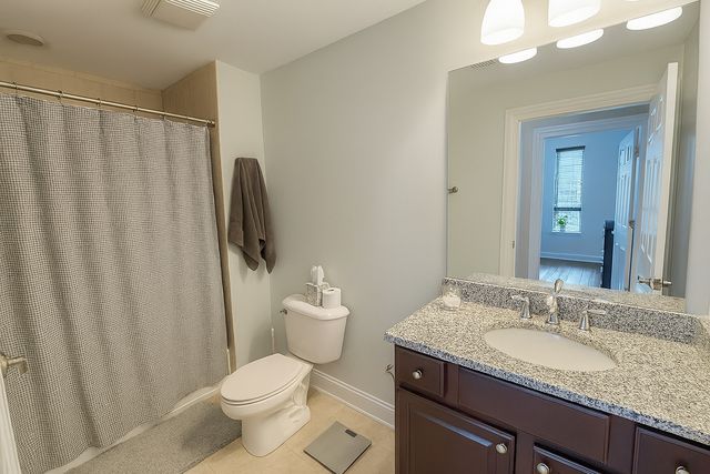 1670 Mill Street 303, Des Plaines, IL 60016
