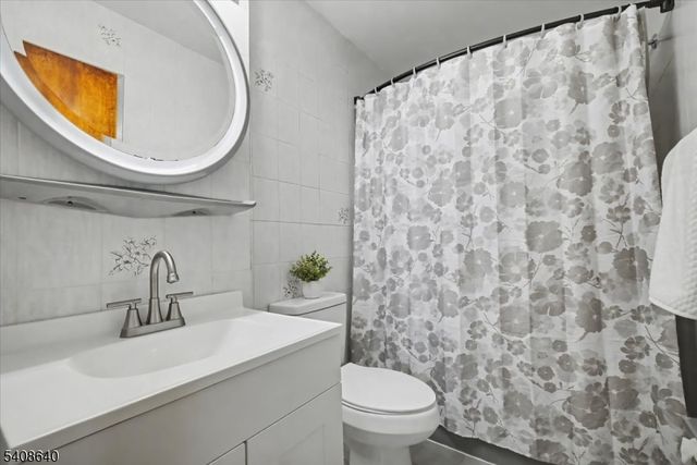 58 Mozart St, East Rutherford Boro, NJ 07073