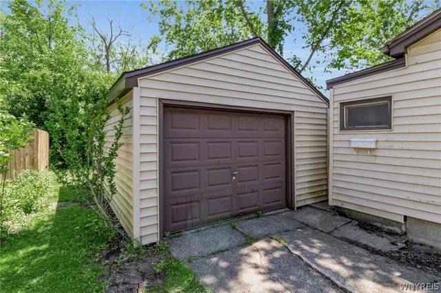 23 Heath, Tonawanda, NY 14223