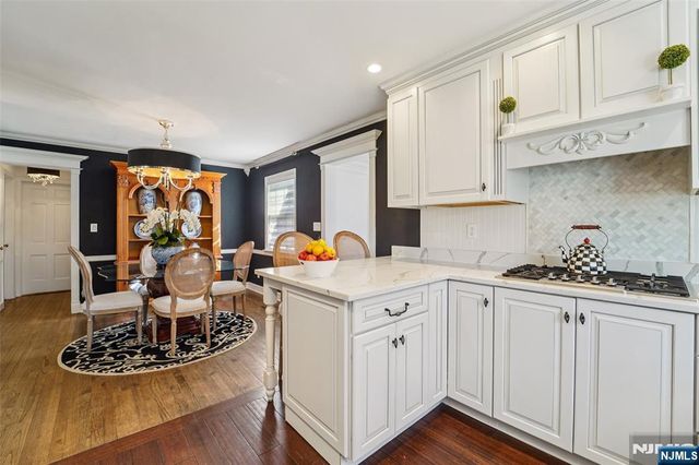 118 Lakewood Avenue, Ho-ho-kus, NJ 07423