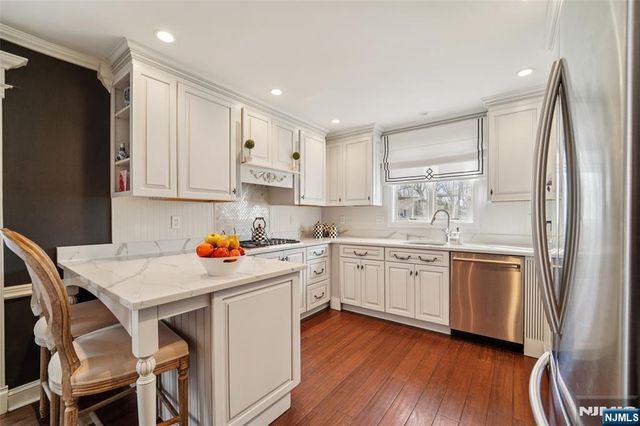 118 Lakewood Avenue, Ho-ho-kus, NJ 07423