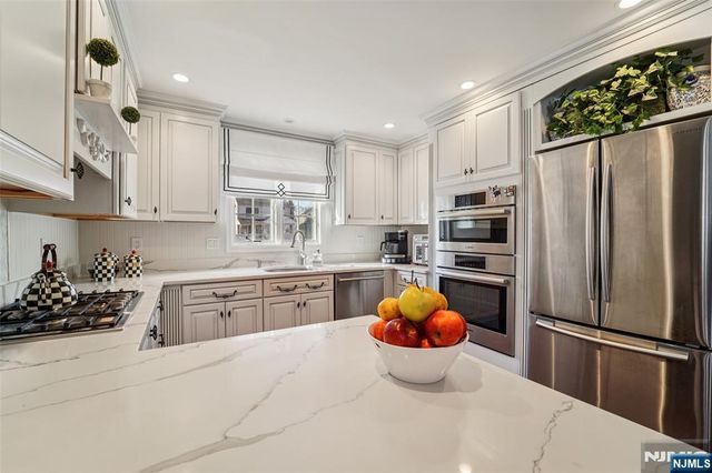 118 Lakewood Avenue, Ho-ho-kus, NJ 07423