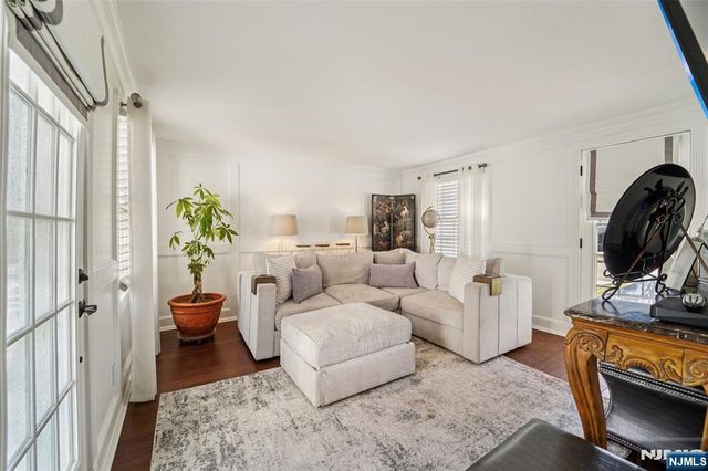 118 Lakewood Avenue, Ho-ho-kus, NJ 07423